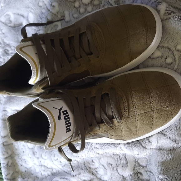 Puma Men's 10 Olive Suede Sneakers, Worn Once Indoors Display, New w Box - Picture 3 of 11